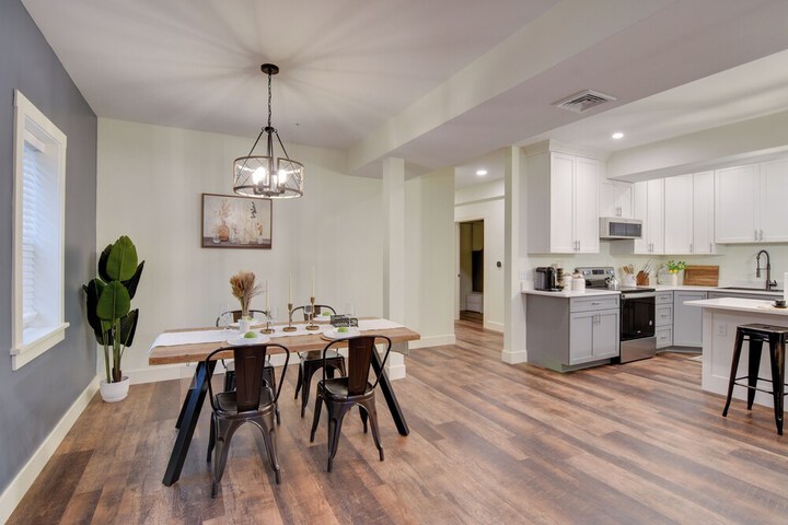 Dtwn Lititz Apt Half-mi to Park!