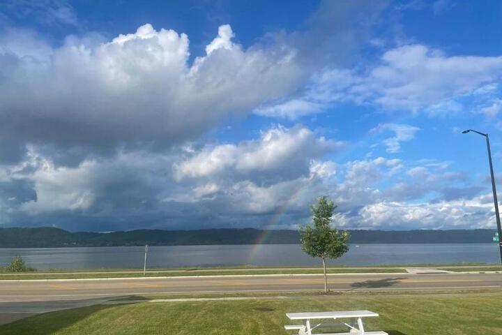 3 Bedroom House with Lake Pepin views with access to shared pool