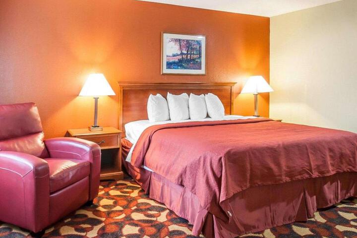 Quality Inn & Suites Kansas City I-435n Near Sports Complex