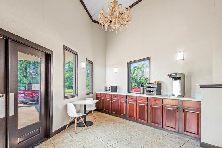 Studio 6 Hammond LA – I12 – I55