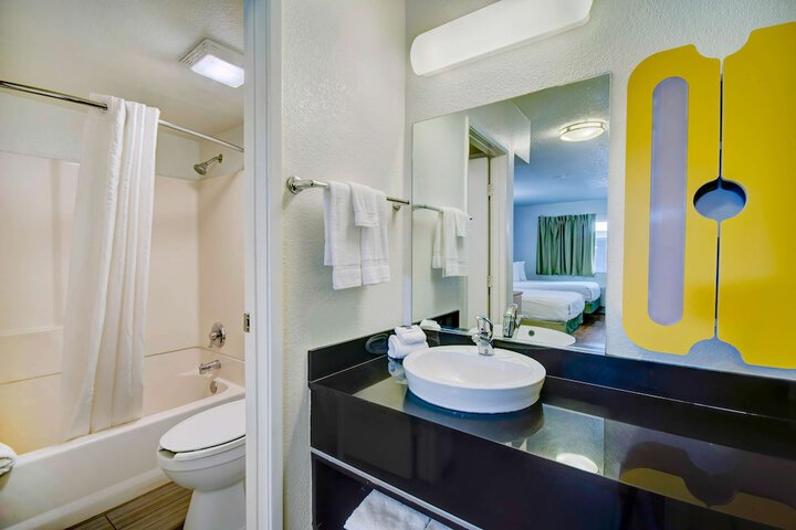 Room 12 of 26