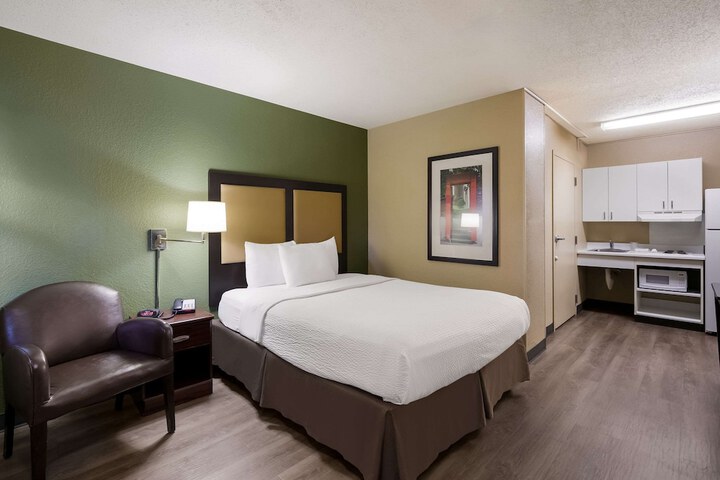Room 21 of 38