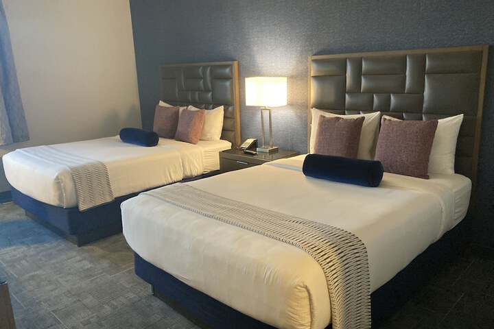 Room 5 of 6