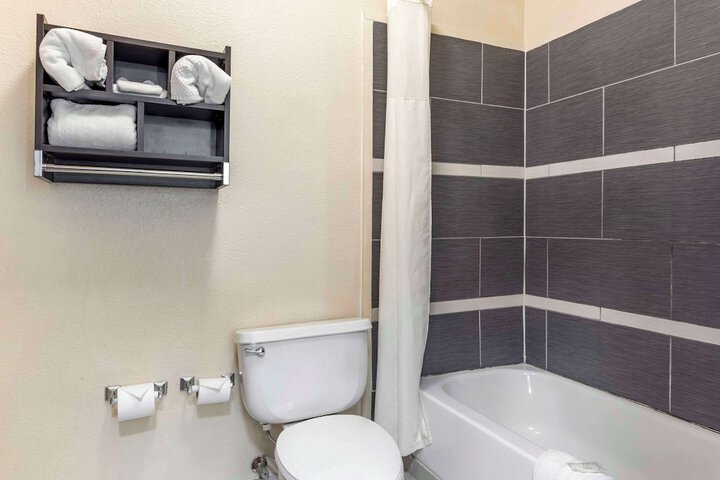 Room 105 of 129