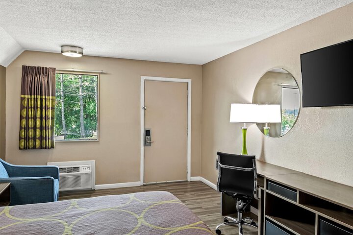 Super 8 by Wyndham Brownsburg