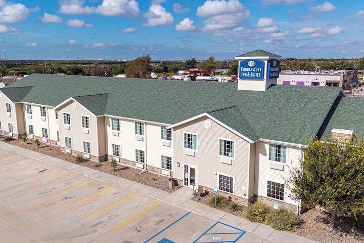 Cobblestone Inn & Suites – Big Lake
