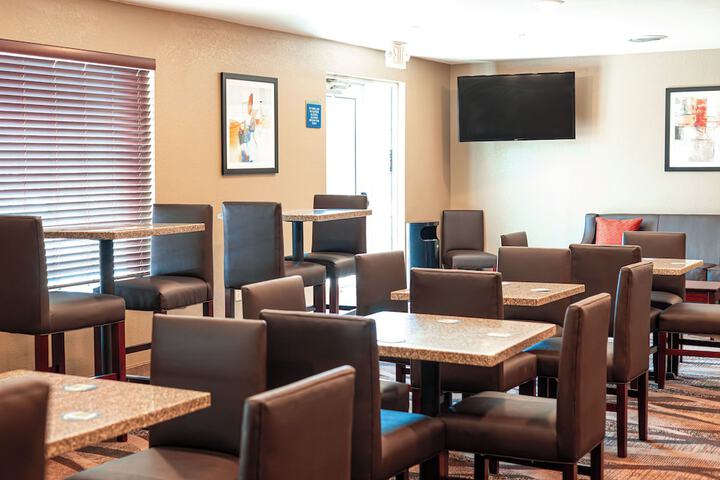 Cobblestone Inn & Suites – Big Lake