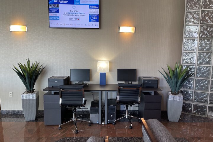 Business Center 28 of 28