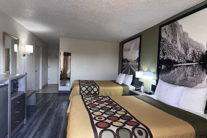 Room 21 of 40