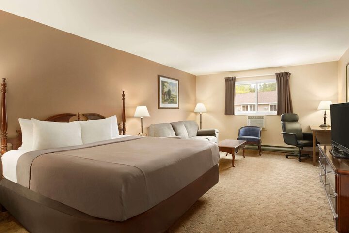 Room 4 of 20