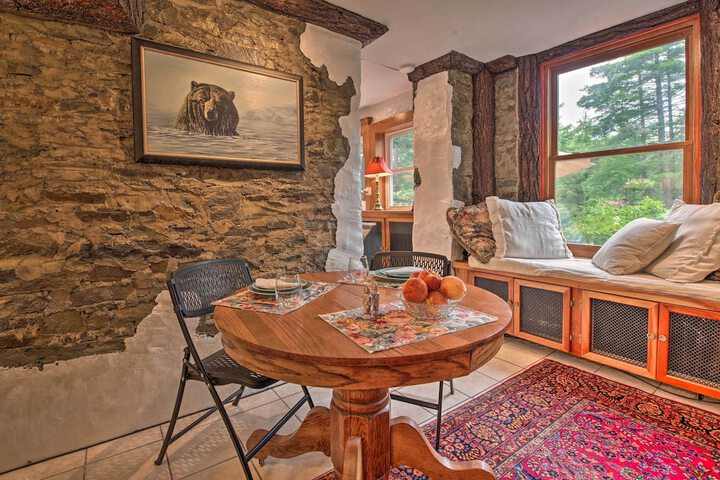 Lakefront Poconos Retreat w / Hot Tub Near Hiking!
