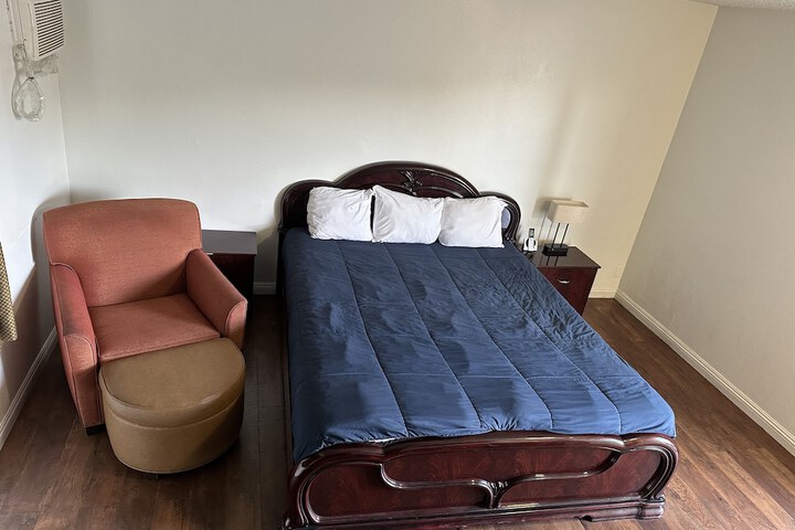 Room 21 of 28