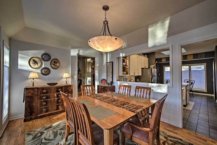 Lakefront Retreat w / Dock & Beach: 2 Miles to Golf