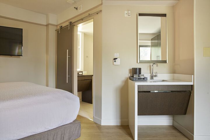Room 16 of 44