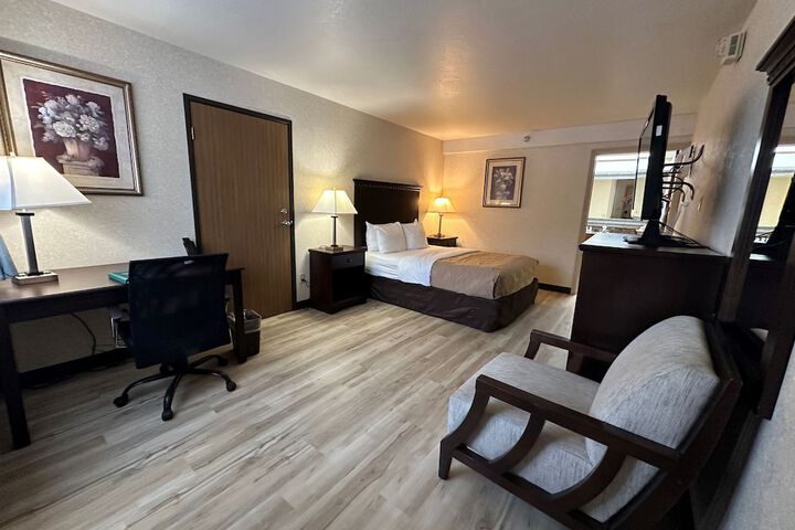 Room 70 of 74