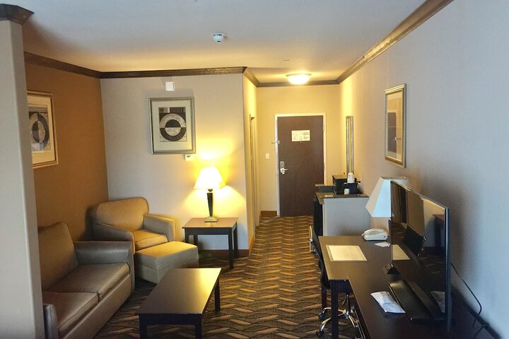 Room 10 of 13