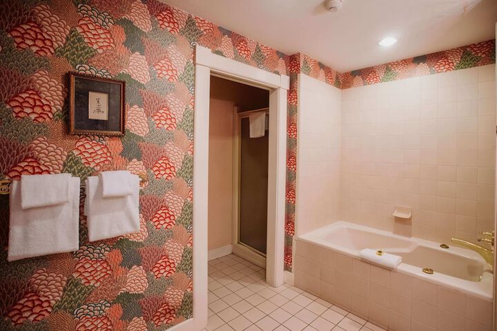 Room 46 of 87