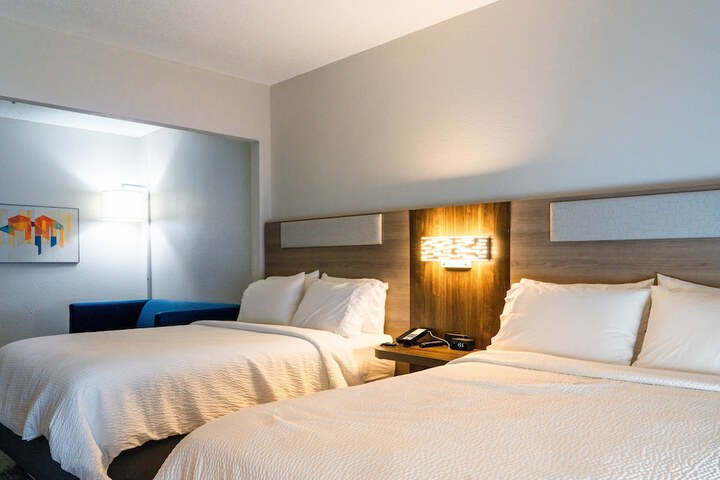 Room 17 of 36