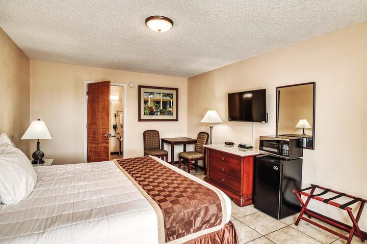 Room 7 of 37