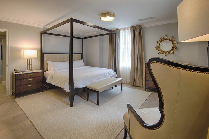 Room 25 of 102