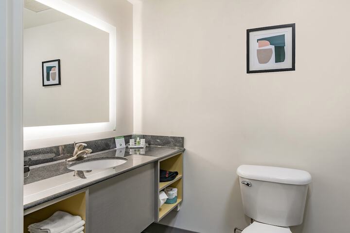 Room 11 of 25