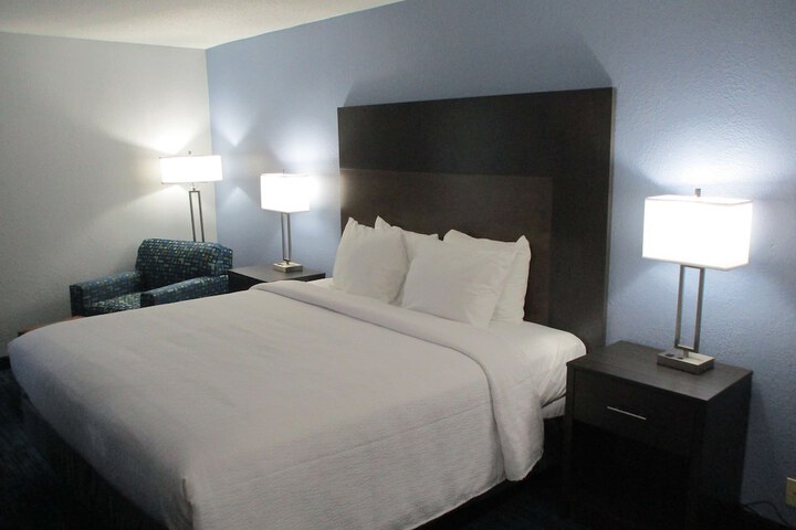 Room 9 of 15