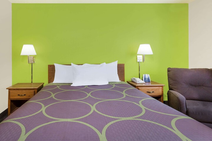 Room 8 of 17