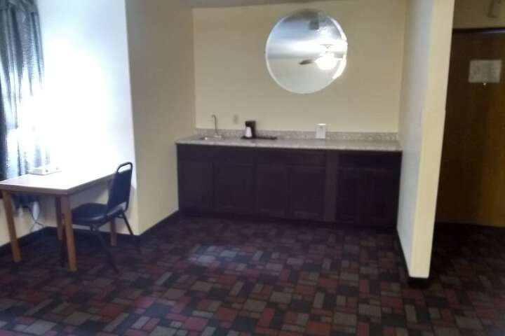 Room 10 of 34