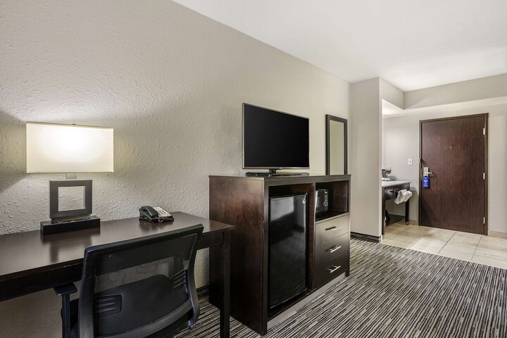 Room 13 of 32