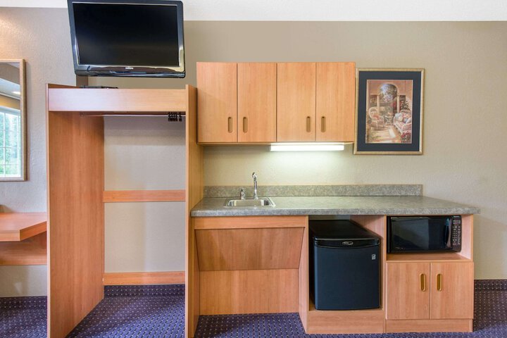 Room 8 of 14