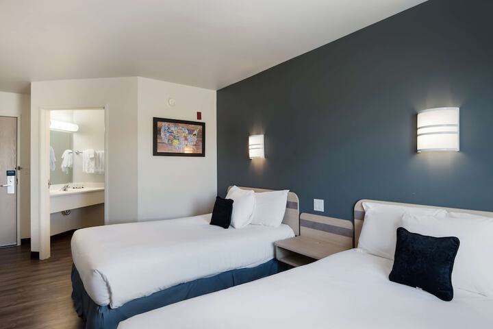 Room 13 of 38
