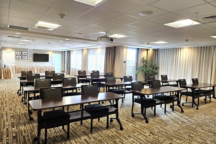 Staybridge Suites Marquette by IHG