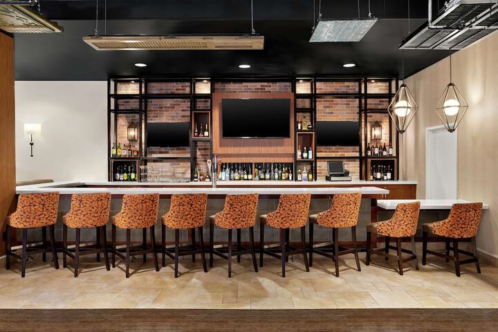 Lounge 63 of 70
