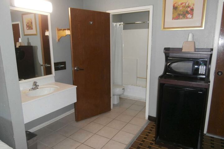 Room 4 of 12