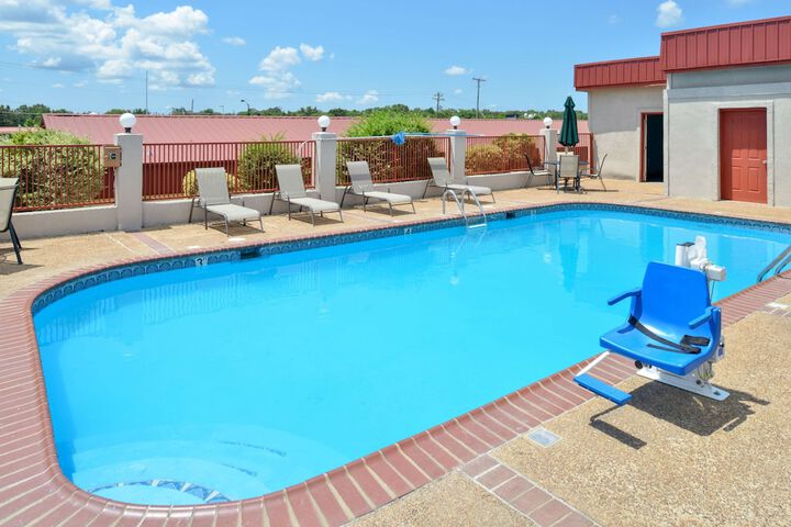 Pool 6 of 30