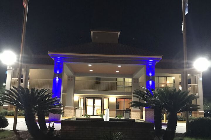 Super 8 by Wyndham Slidell