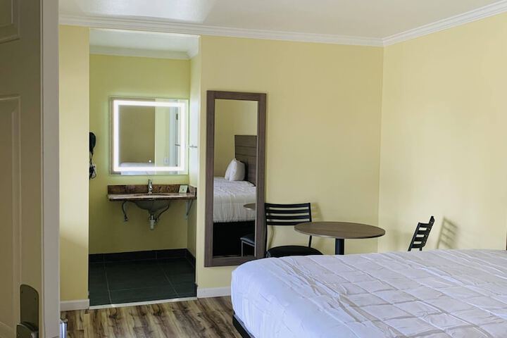 Room 12 of 35
