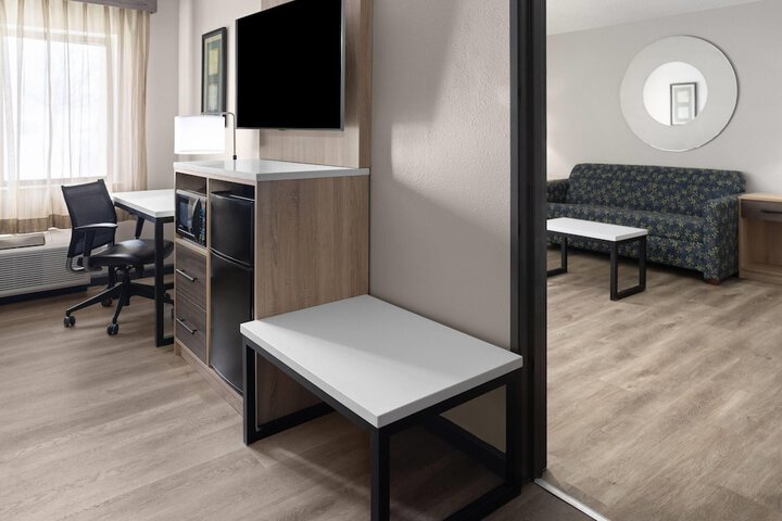 La Quinta Inn & Suites by Wyndham Mansfield OH