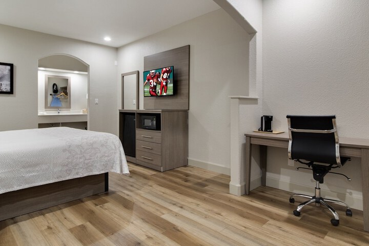 Room 30 of 35