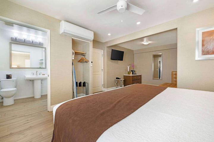 Room 25 of 27
