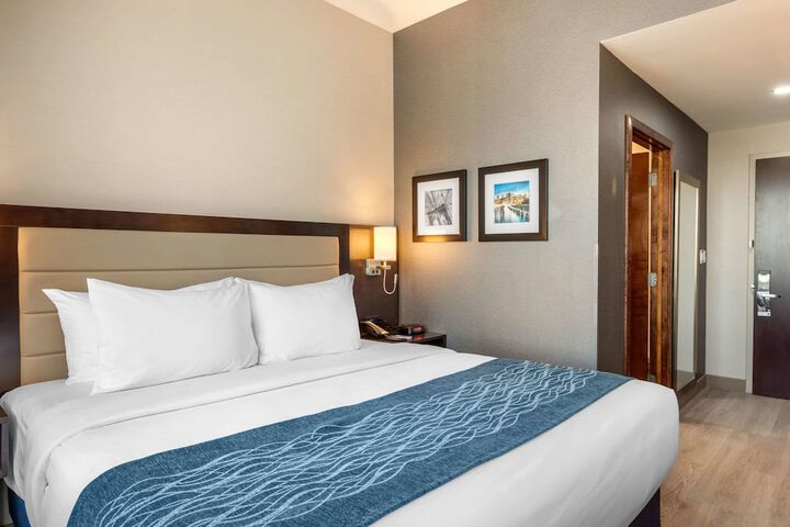 Room 32 of 38