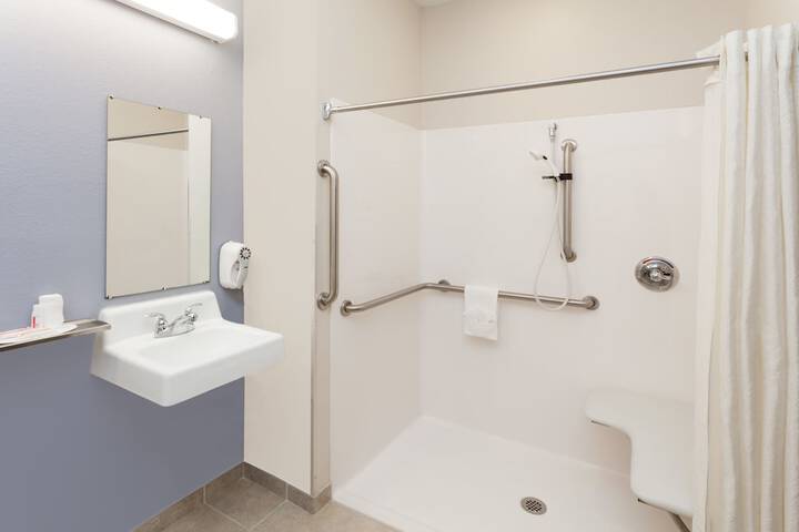 Room 13 of 25