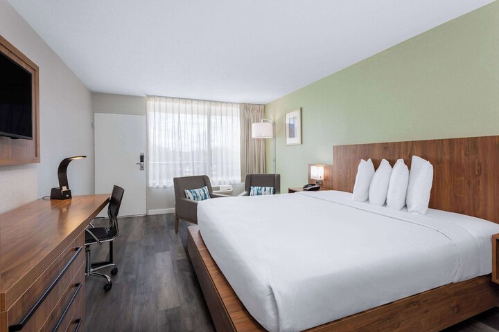 Ramada by Wyndham Altamonte Springs Near I-4