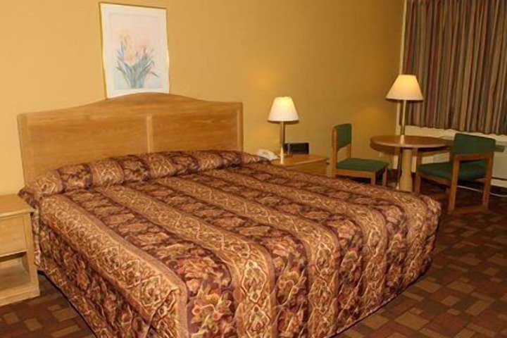 Room 7 of 24