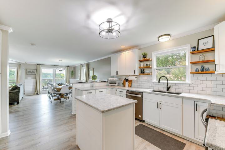 Lakefront Sherrills Ford Haven w / Boat Dock!