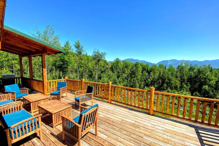 UV Log home with direct Cannon Mountain views Minutes to attractions Fireplace Pool Table AC