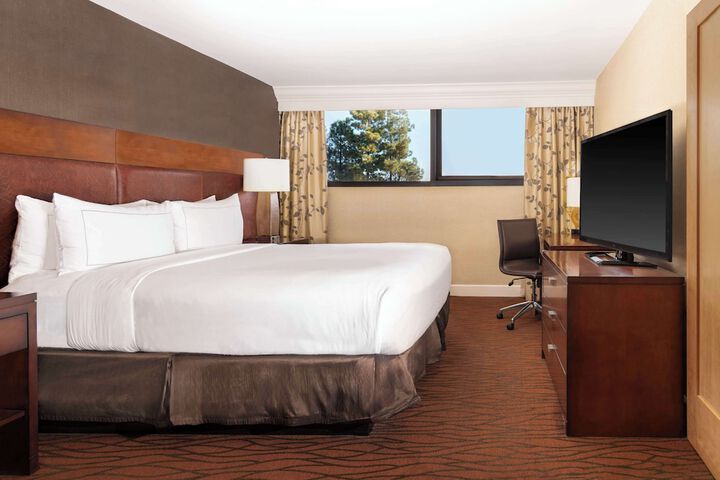 Hilton Orange County / Costa Mesa