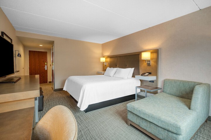 Room 25 of 46