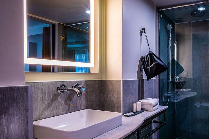 La Quinta Inn & Suites by Wyndham Times Square South