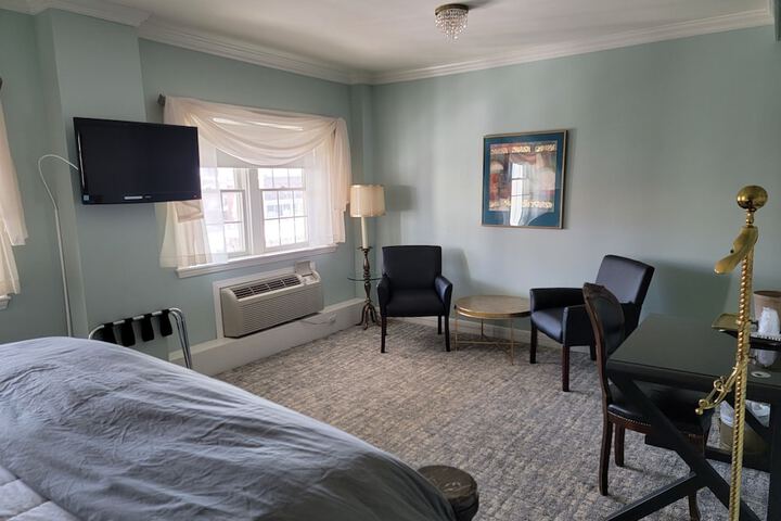 Lowell Inn